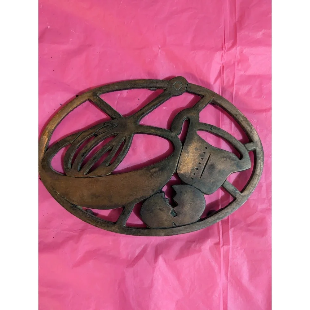 Cast Iron kitchen vintage trivet egg bowl‎ measuring cup spoon mixer design